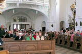 Die Basilika füllt sich allmählich zum Gottesdienst um 10:30 Uhr